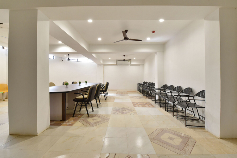 Food & Drinks 5, FabHotel Siddharth Corporate, Gandhinagar