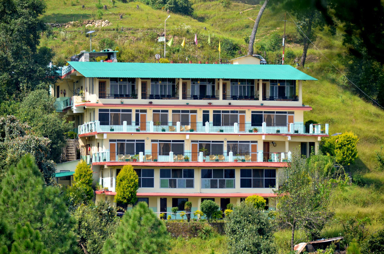 Exterior & Views