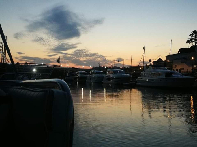 Others 3, Traditional Boat Sleeps 2 With Cafe, Torbay