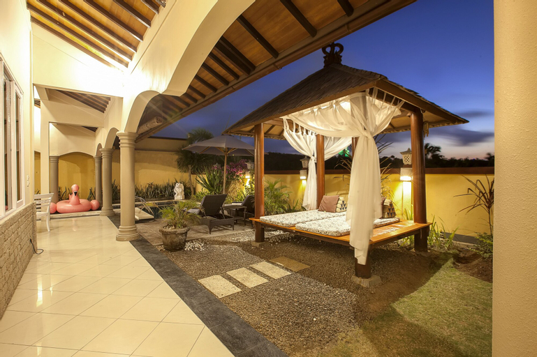 Exterior & Views 15