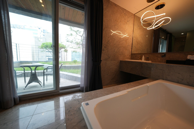 Bathroom 4