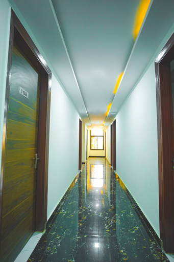Others 1, Roomshala 031 Silver Crown Sector 23, Gautam Buddha Nagar