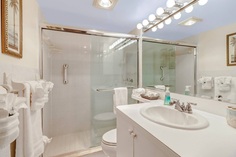 Bathroom, Beach & Tennis 3202, Lee