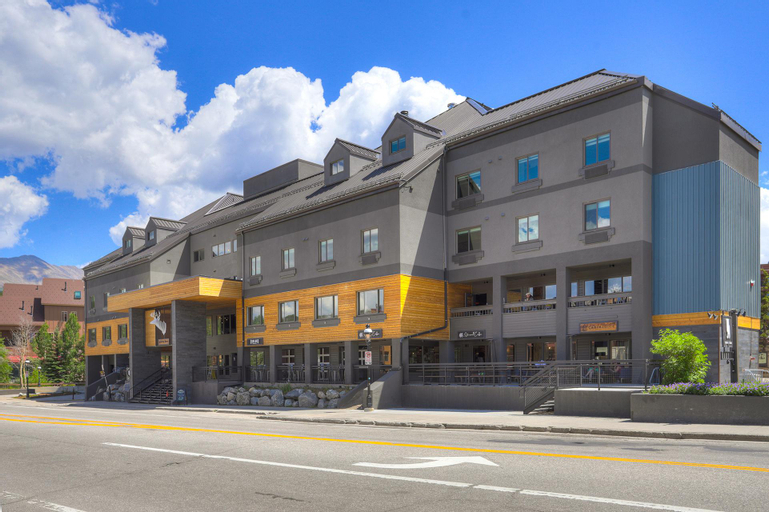 Gravity Haus Breckenridge, Summit
