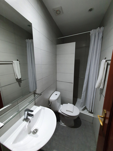 Bathroom 5, Ch Otello Rooms By HEBEROOMS, Madrid