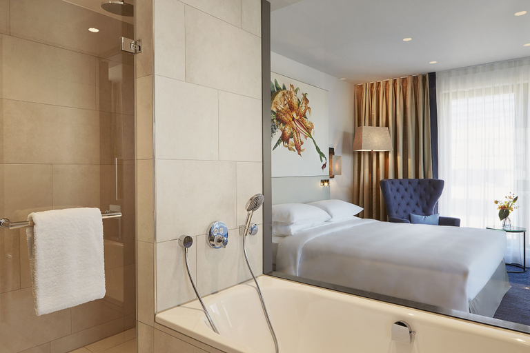 Bedroom 3, Hyatt Regency Amsterdam, Amsterdam