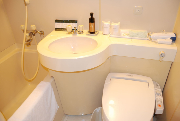 Bathroom 5, Kobe City Gardens Hotel, Kobe