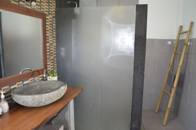 Bathroom 5, West Break Bali Medewi, Jembrana