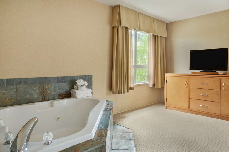 Bathroom 4, Ramada by Wyndham Nanaimo, Nanaimo