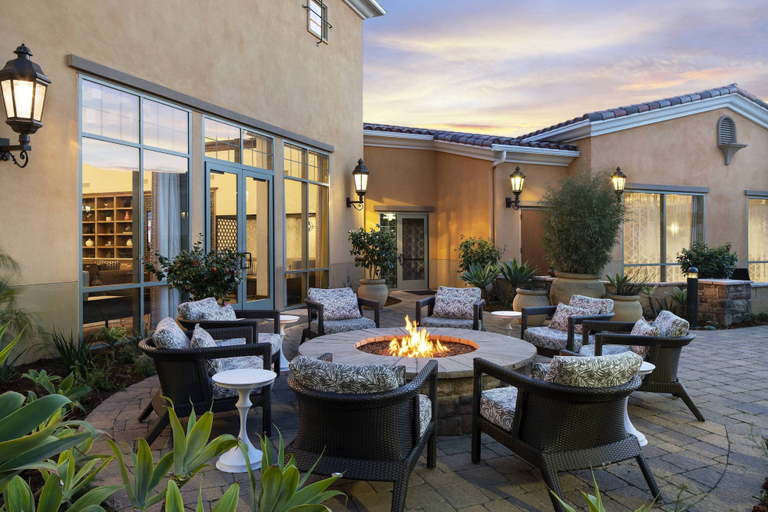 Food & Drinks 5, Courtyard Santa Barbara Goleta, Santa Barbara