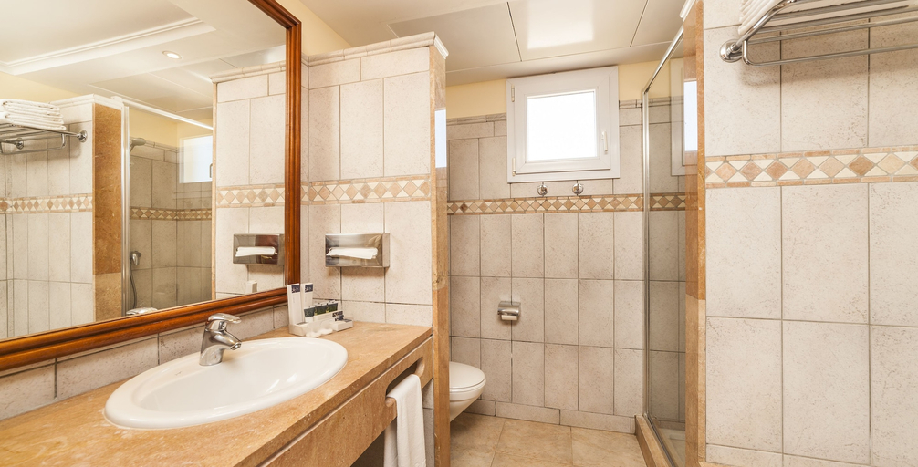Bathroom 5, Insotel Punta Prima Resort & Spa, Baleares