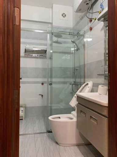 Bathroom, Nha Nghi Huong Tra, Bình Thủy