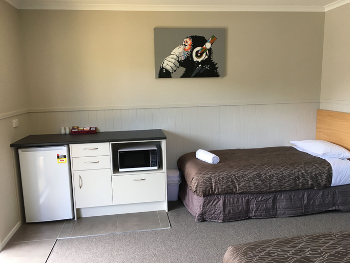 Bedroom 2, Stratford Motel & Holiday Park, Stratford