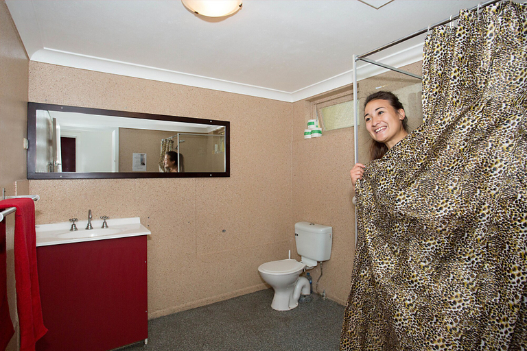 Bathroom 4, Backpackers In Paradise Resort - Hostel, Gold Coast