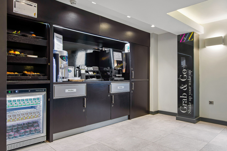 Food & Drinks, Roomzzz Nottingham City, Nottingham
