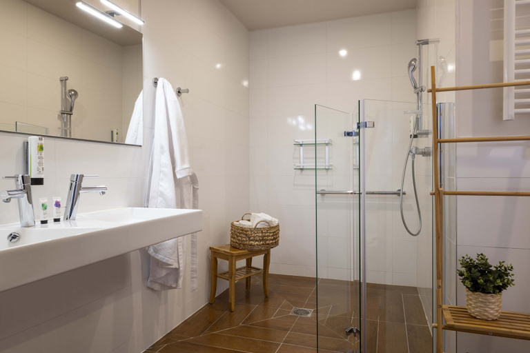 Bathroom 4, Welcome Hotel, Paris