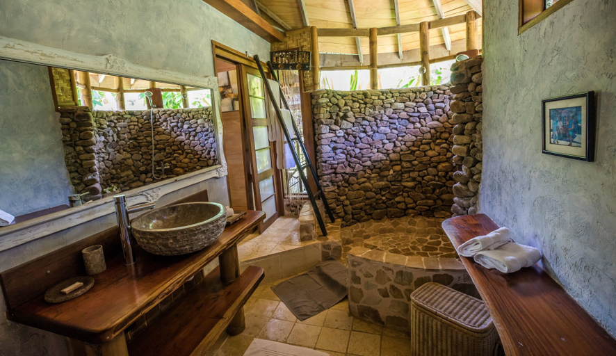 Bathroom 5, Green Lodge Moorea