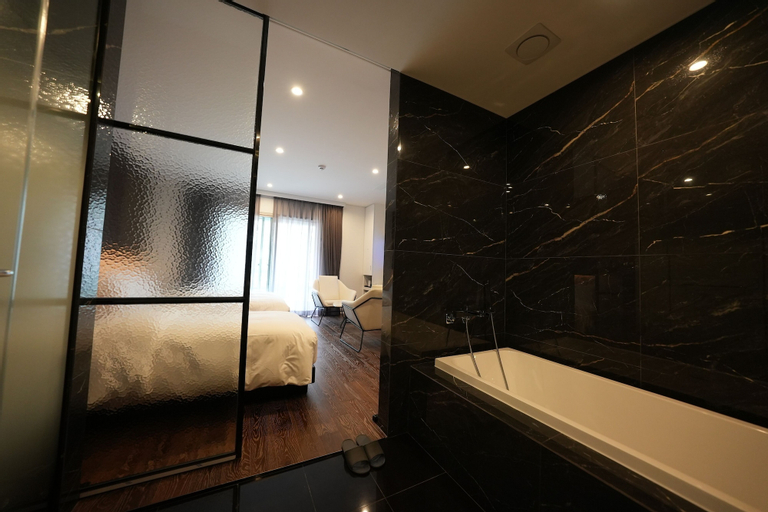 Bathroom 7