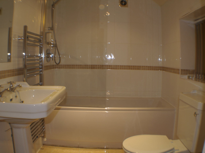 Bathroom 4, The Normanhurst Hotel, Trafford