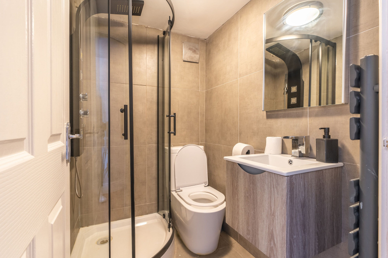 Bathroom, Bloomfield 3, Lancashire