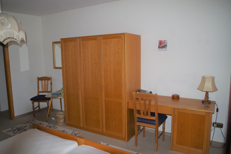 Bedroom 2, Haus Barnabas im Engel - Gasthaus Engel, Lörrach