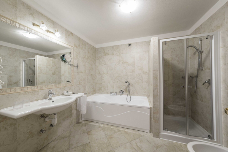 Bathroom 4, Hotel Miravalle, Bolzano