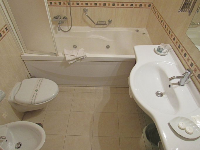 Bathroom 5, Akropolis Hotel, Taranto