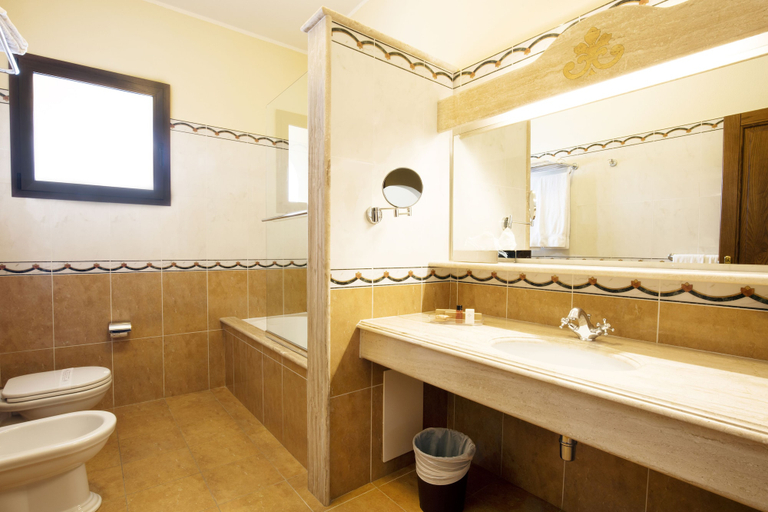 Bathroom 5, Grand Hotel President Olbia, Olbia-Tempio