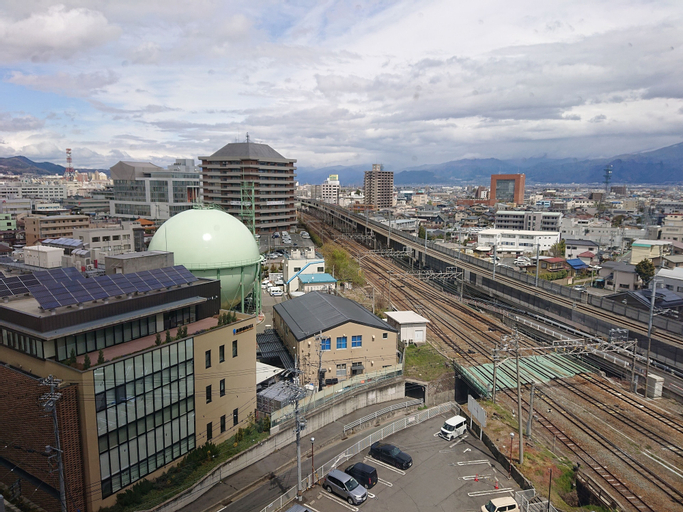 Exterior & Views 9