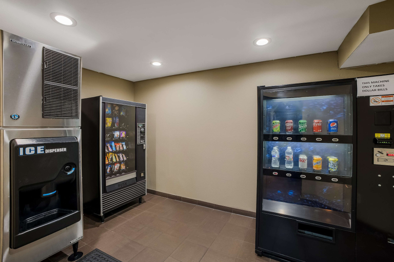 Food & Drinks 5, SureStay Plus by Best Western Mesa Superstition Springs, Maricopa
