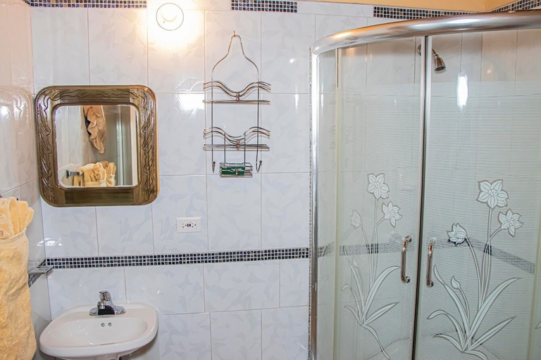 Bathroom 3, Blue Berry Hills Villa