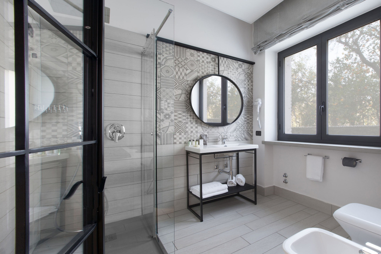 Bathroom 4, La Ferrovia Guest House, Napoli