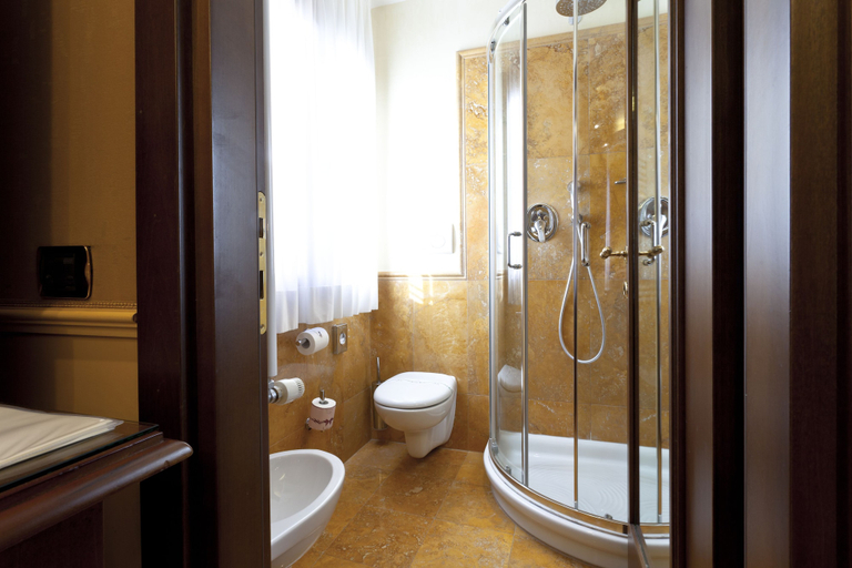 Bathroom 4, Hotel Al Codega, Venezia