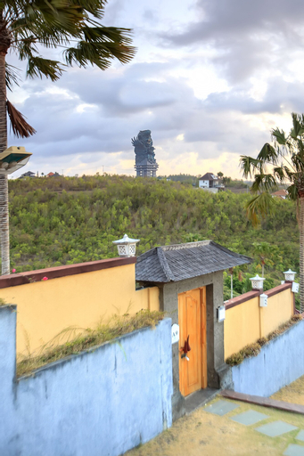 Exterior & Views 17