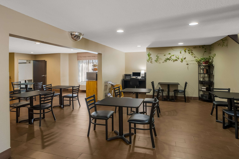 Food & Drinks 5, SureStay Plus by Best Western Mesa Superstition Springs, Maricopa