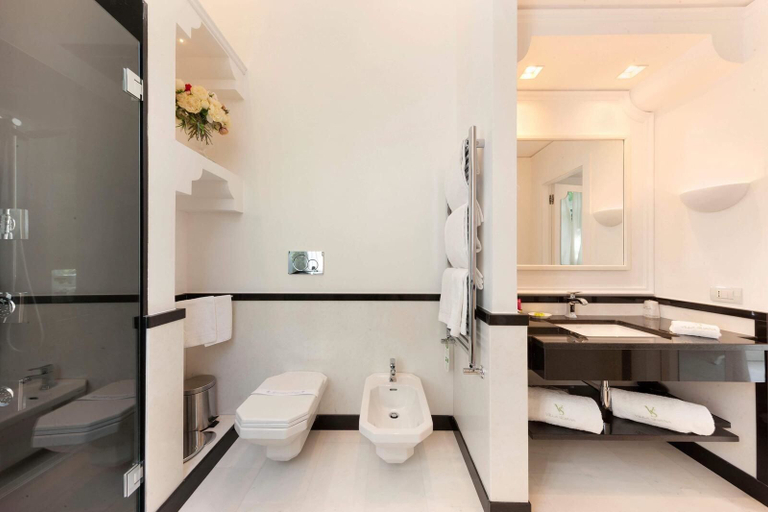 Bathroom 5, Villa Silvana Relais, Napoli