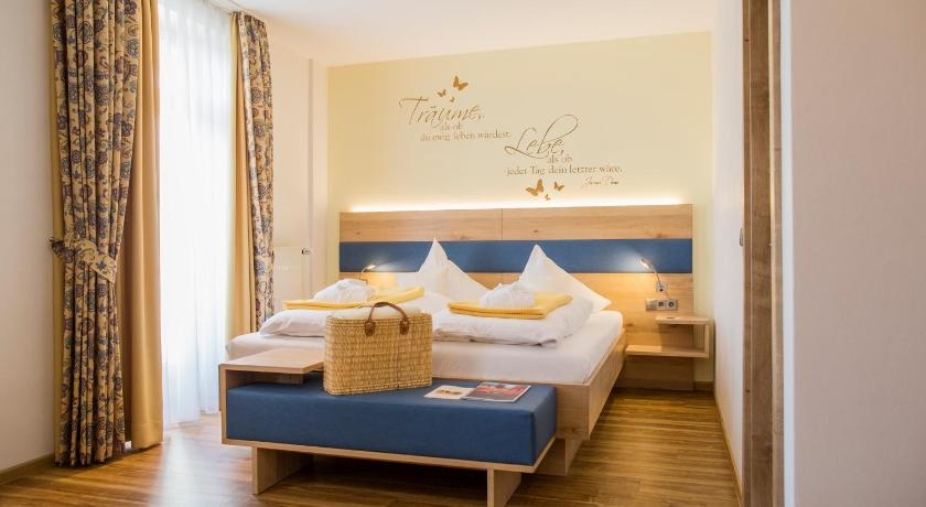 Bedroom 3, Mohringers Schwarzwald Hotel, Waldshut