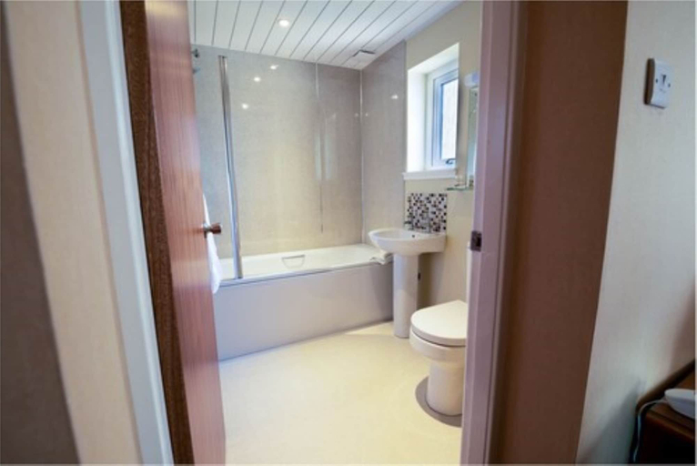 Bathroom 5, Laichmoray Hotel, Moray