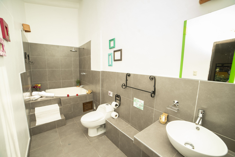Bathroom 3, Andean Wings Valley, Urubamba
