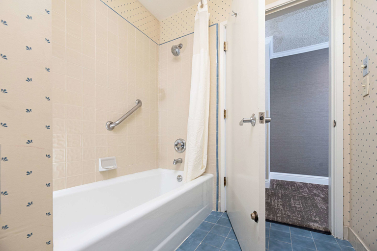 Bathroom 4, Clarion Inn Silicon Valley, Santa Clara