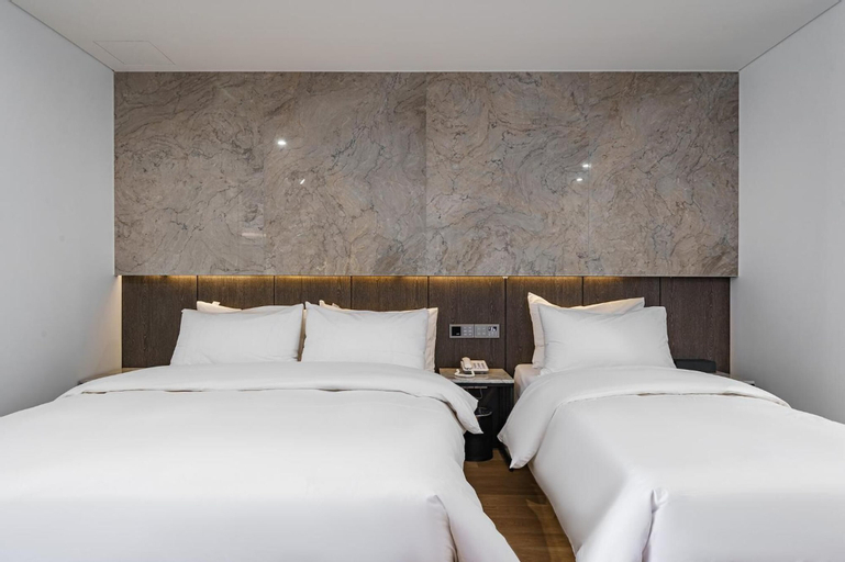 Bedroom 12