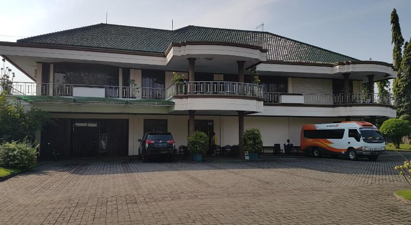 Exterior & Views 2, Cempaka Mas Hotel, Jombang