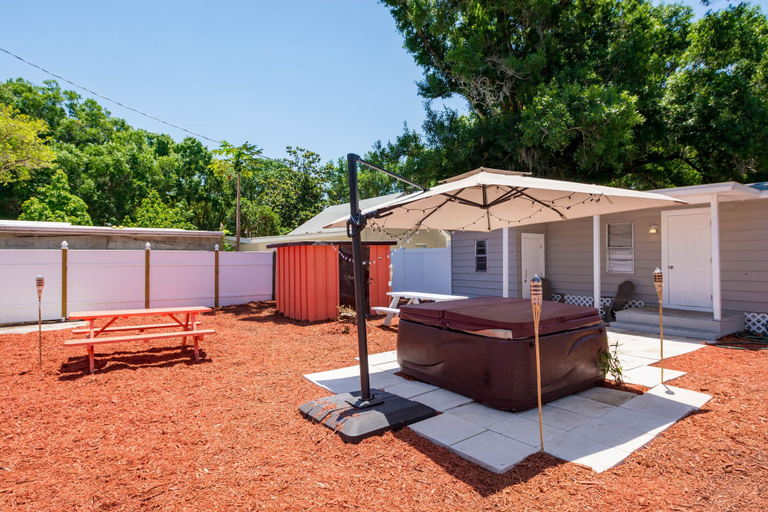 Exterior & Views 2, Sleeps 4 Hot Tub Fenced INN, Hillsborough