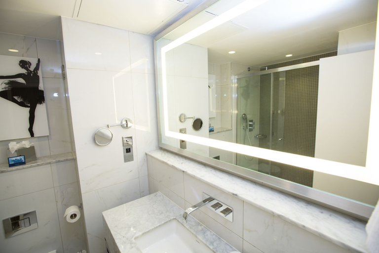 Bathroom 4, Hilton London Angel Islington, London