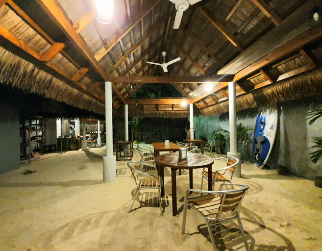 Food & Drinks 5, Brickwood Ganduvaru, North Ari Atoll