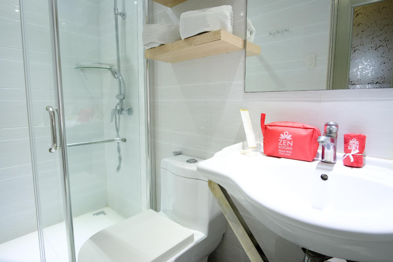 Bathroom 4, ZEN Premium Dela Chambre Hotel Manila, Manila City
