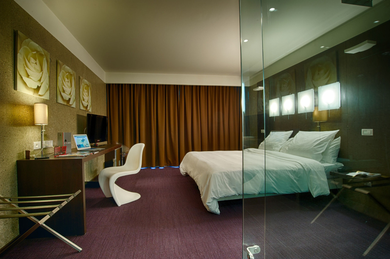 Bedroom 3, Le Rex Hotel, Hautes-Pyrénées