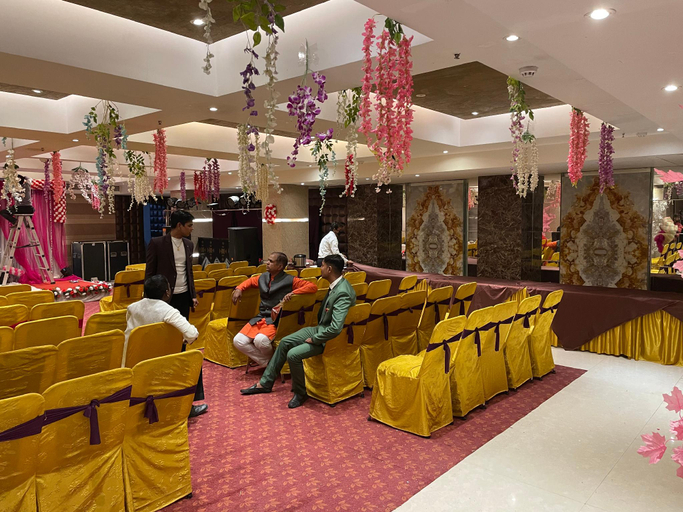 Others 5, Hotel Orange, Agra