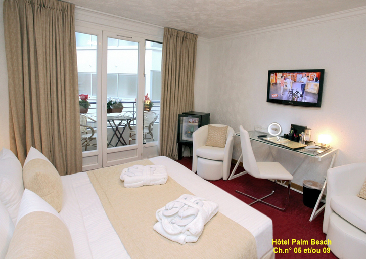 Bedroom 5, Hotel Palm Beach, Alpes-Maritimes