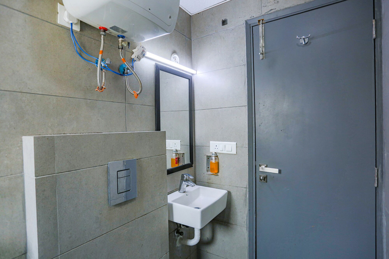 Bathroom, FabHotel Indraprastha, Delhi